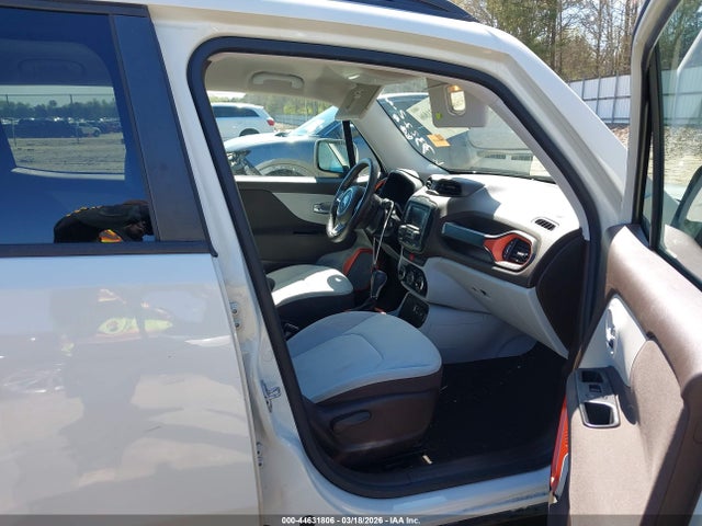 2015 Jeep Renegade Latitude მანქანა იყიდება აუქციონზე, vin: ZACCJABT2FPB97327, აუქციონის ნომერი: 44631806