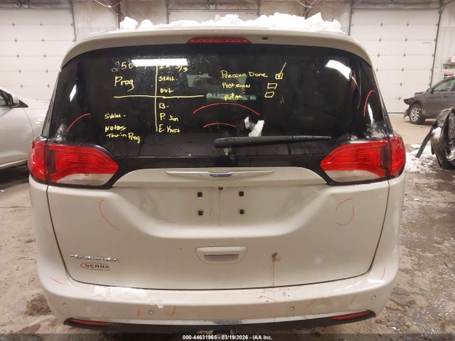Продаж на аукціоні авто 2017 Chrysler Pacifica Touring-l, vin: 2C4RC1BG9HR633855, номер лоту: 44631965