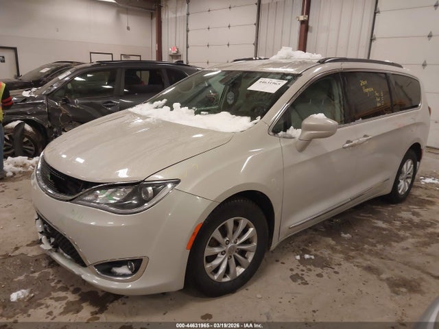 Продаж на аукціоні авто 2017 Chrysler Pacifica Touring-l, vin: 2C4RC1BG9HR633855, номер лоту: 44631965