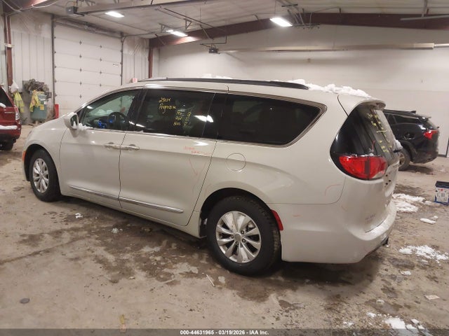 Продаж на аукціоні авто 2017 Chrysler Pacifica Touring-l, vin: 2C4RC1BG9HR633855, номер лоту: 44631965