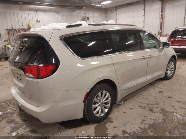 Продаж на аукціоні авто 2017 Chrysler Pacifica Touring-l, vin: 2C4RC1BG9HR633855, номер лоту: 44631965