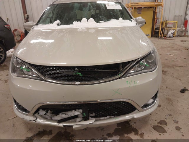 Продаж на аукціоні авто 2017 Chrysler Pacifica Touring-l, vin: 2C4RC1BG9HR633855, номер лоту: 44631965