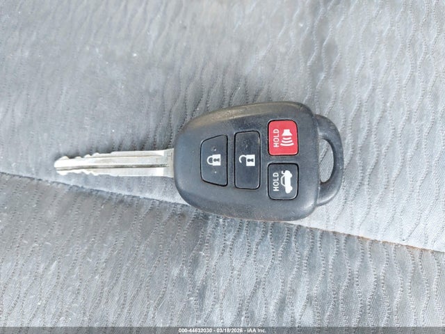 2T1BURHE1GC689032 Toyota COROLLA LE