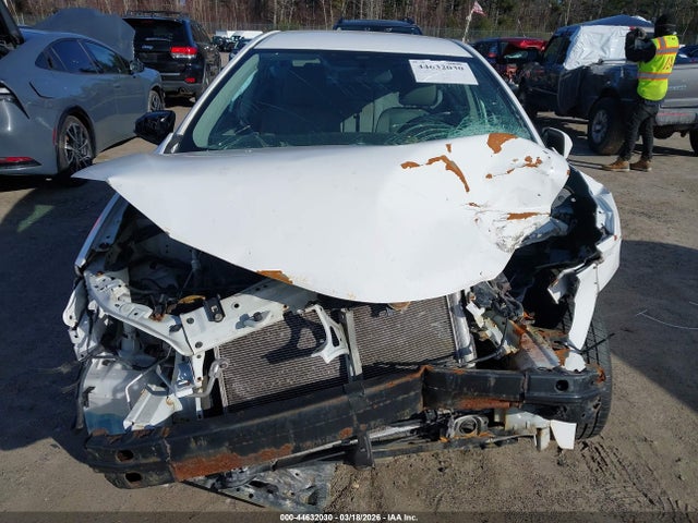 2T1BURHE1GC689032 Toyota COROLLA LE