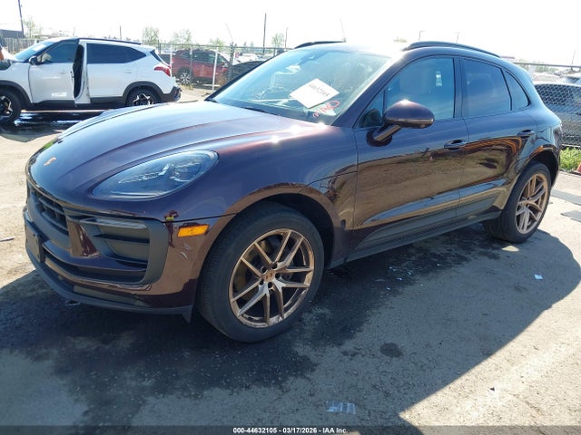 44632105 :رقم المزاد ، WP1AA2A51PLB14975 vin ، 2023 Porsche Macan T مزاد بيع