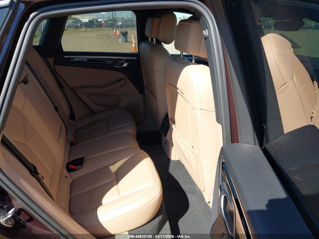 44632105 :رقم المزاد ، WP1AA2A51PLB14975 vin ، 2023 Porsche Macan T مزاد بيع