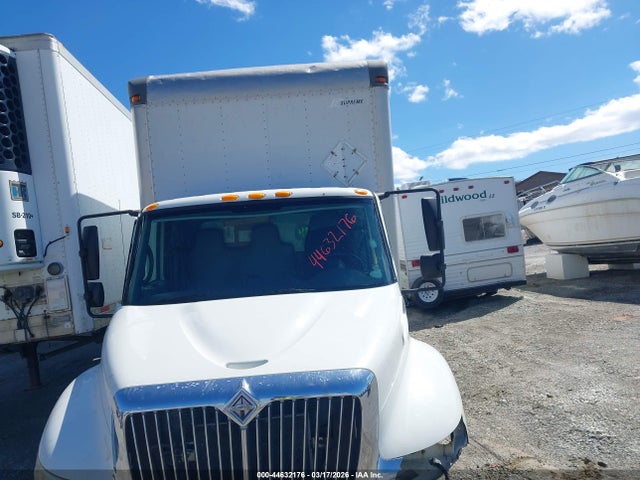 44632176 :رقم المزاد ، 1HTMMAAM34H662677 vin ، 2004 International 4000 4300 مزاد بيع
