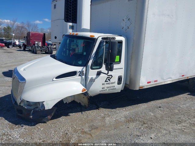 44632176 :رقم المزاد ، 1HTMMAAM34H662677 vin ، 2004 International 4000 4300 مزاد بيع