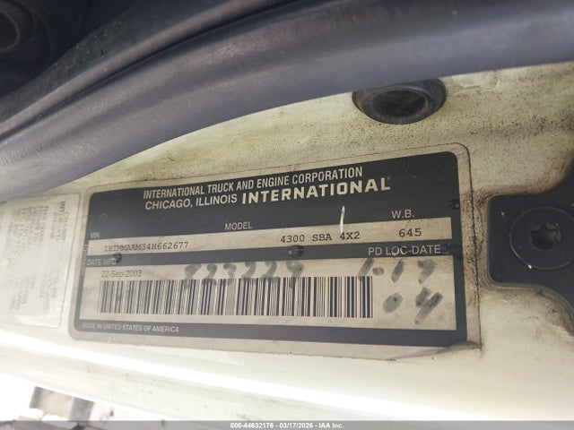 44632176 :رقم المزاد ، 1HTMMAAM34H662677 vin ، 2004 International 4000 4300 مزاد بيع