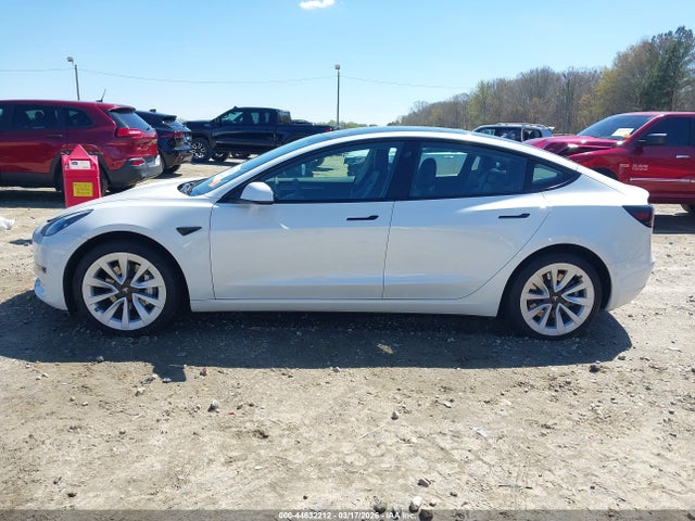 2022 Tesla Model 3 Rear-wheel Drive მანქანა იყიდება აუქციონზე, vin: 5YJ3E1EA0NF369939, აუქციონის ნომერი: 44632212