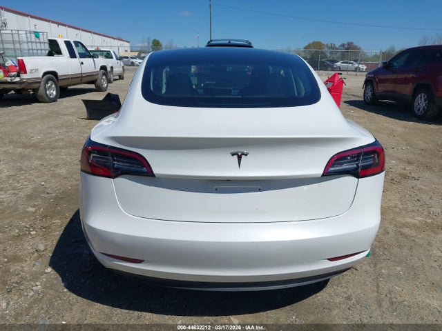 2022 Tesla Model 3 Rear-wheel Drive მანქანა იყიდება აუქციონზე, vin: 5YJ3E1EA0NF369939, აუქციონის ნომერი: 44632212