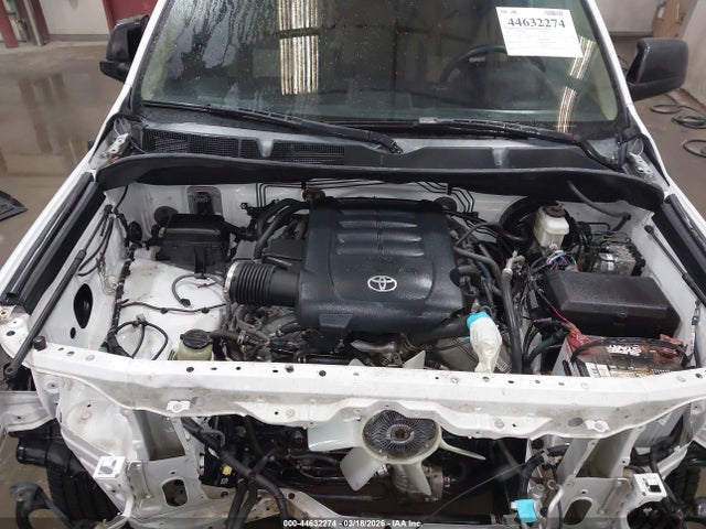 5TFUW5F13JX714548 Toyota Tundra Sr5 5.7l V8