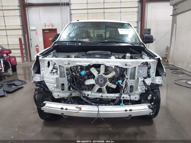 5TFUW5F13JX714548 Toyota Tundra Sr5 5.7l V8