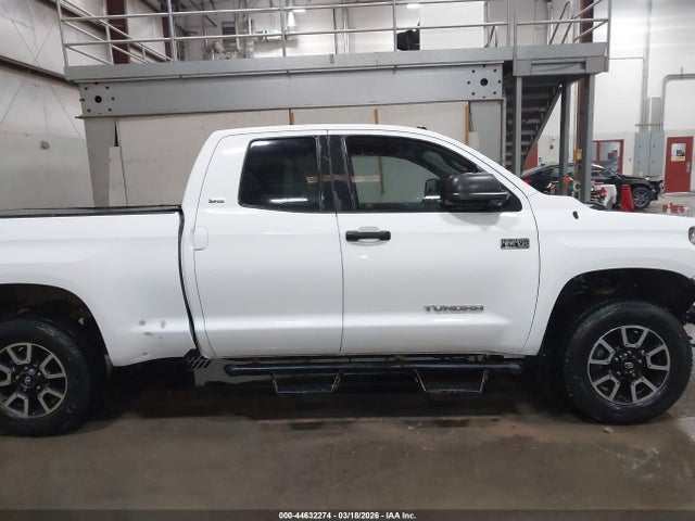 5TFUW5F13JX714548 Toyota Tundra Sr5 5.7l V8
