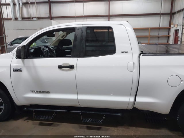 5TFUW5F13JX714548 Toyota Tundra Sr5 5.7l V8