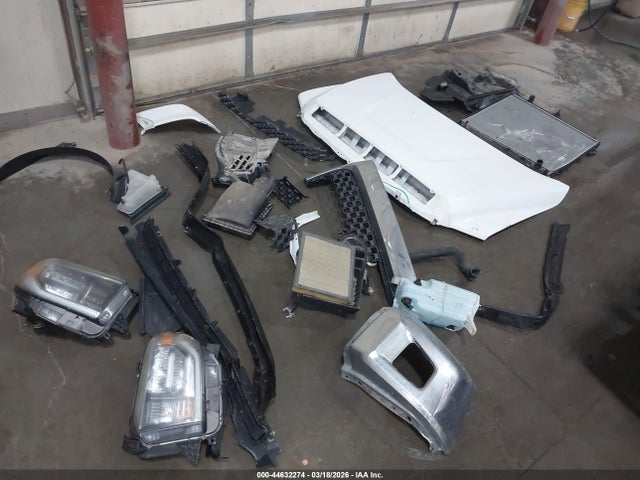5TFUW5F13JX714548 Toyota Tundra Sr5 5.7l V8