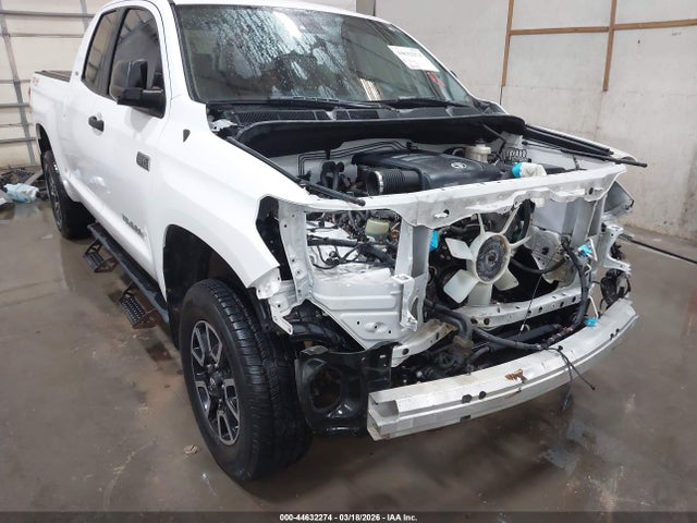 5TFUW5F13JX714548 Toyota Tundra Sr5 5.7l V8