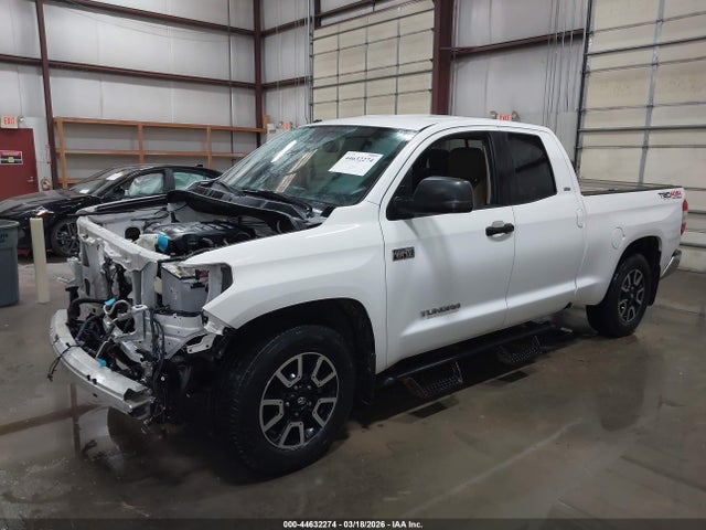 5TFUW5F13JX714548 Toyota Tundra Sr5 5.7l V8
