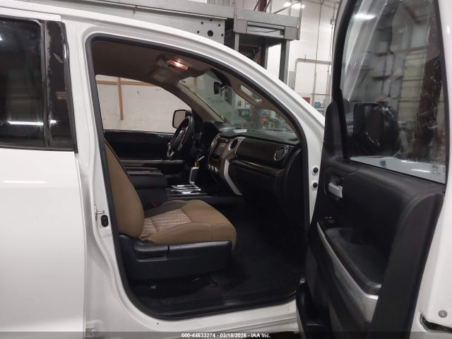 5TFUW5F13JX714548 Toyota Tundra Sr5 5.7l V8