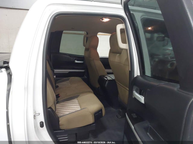 5TFUW5F13JX714548 Toyota Tundra Sr5 5.7l V8