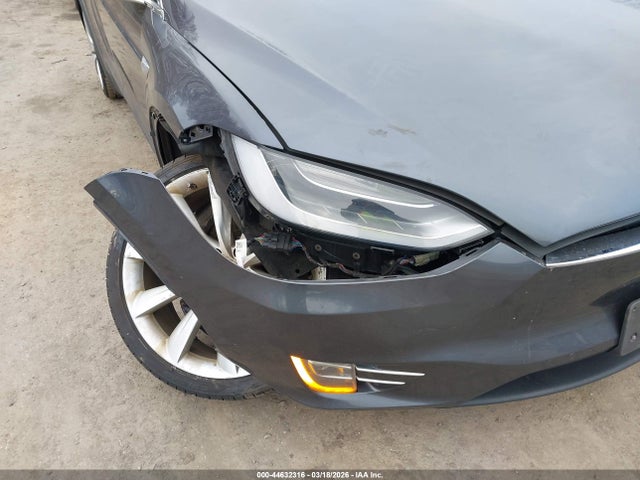 44632316 :رقم المزاد ، 5YJXCBE24JF140809 vin ، 2018 Tesla Model X 100d/75d/p100d مزاد بيع