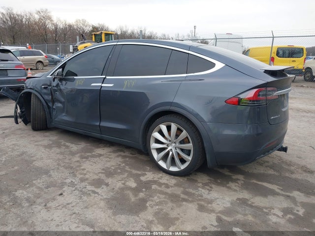 2018 TESLA MODEL X 5YJXCBE24JF140809 Photo 2