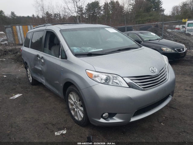 5TDDZ3DC3HS156250 Toyota Sienna Xle 7 Passenger