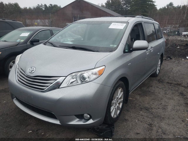 5TDDZ3DC3HS156250 Toyota Sienna Xle 7 Passenger