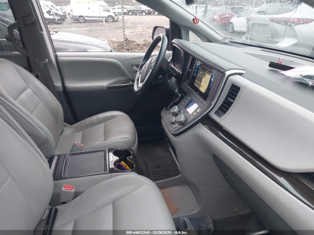 5TDDZ3DC3HS156250 Toyota Sienna Xle 7 Passenger