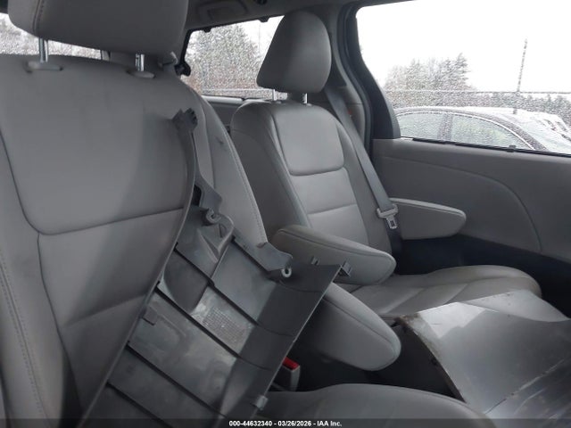 5TDDZ3DC3HS156250 Toyota Sienna Xle 7 Passenger