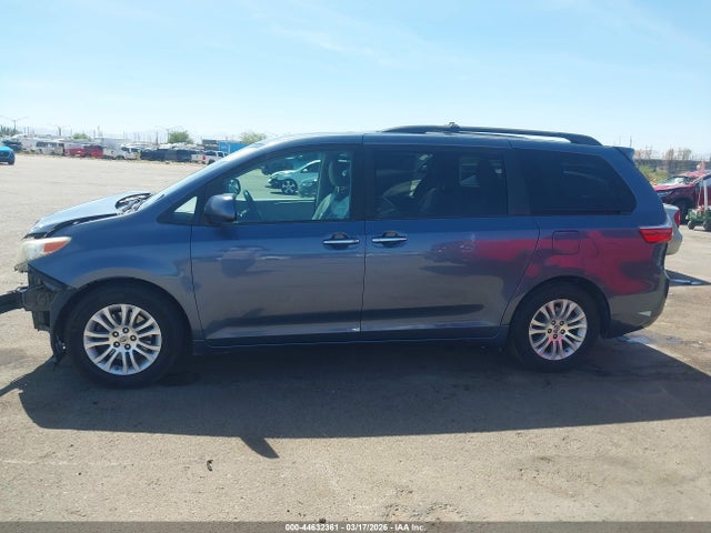 5TDYK3DC3GS714537 Toyota Sienna Xle 8 Passenger