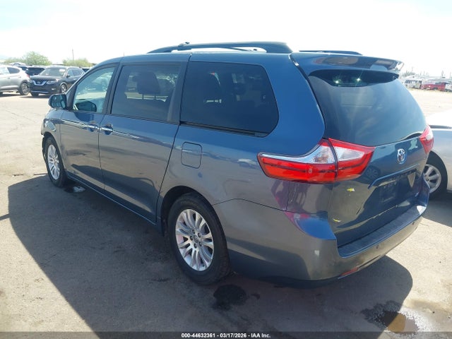 5TDYK3DC3GS714537 Toyota Sienna Xle 8 Passenger