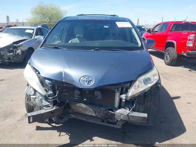 5TDYK3DC3GS714537 Toyota Sienna Xle 8 Passenger