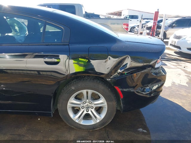 44632425 :رقم المزاد ، 2C3CDXBG6FH725230 vin ، 2015 Dodge Charger Se مزاد بيع
