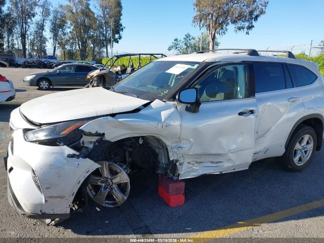 5TDZZRAH7NS130190 Toyota Highlander Le