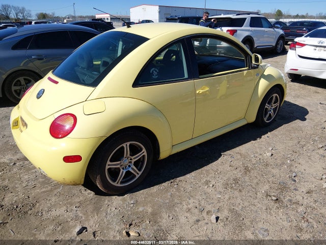 44632511 :رقم المزاد ، 3VWCA21C6YM421872 vin ، 2000 Volkswagen New Beetle Gls مزاد بيع