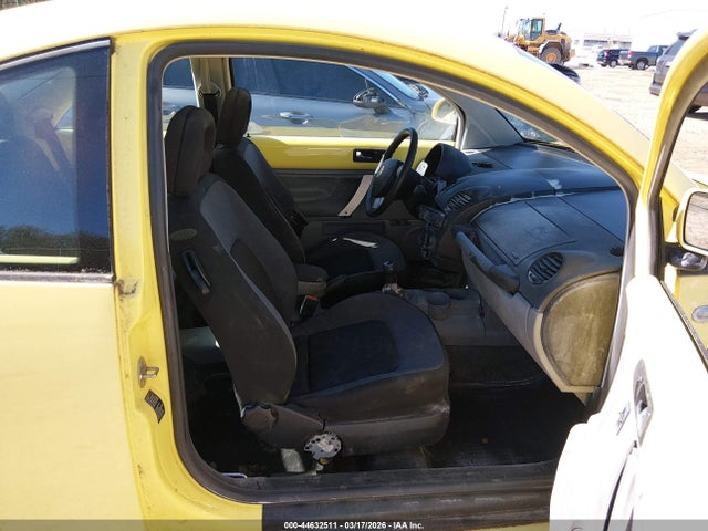 44632511 :رقم المزاد ، 3VWCA21C6YM421872 vin ، 2000 Volkswagen New Beetle Gls مزاد بيع