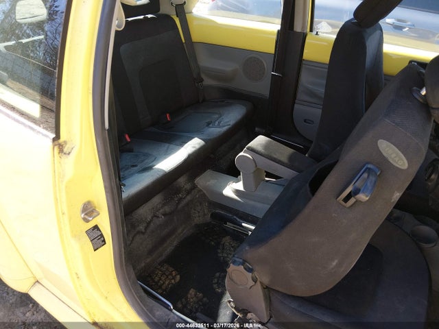 44632511 :رقم المزاد ، 3VWCA21C6YM421872 vin ، 2000 Volkswagen New Beetle Gls مزاد بيع