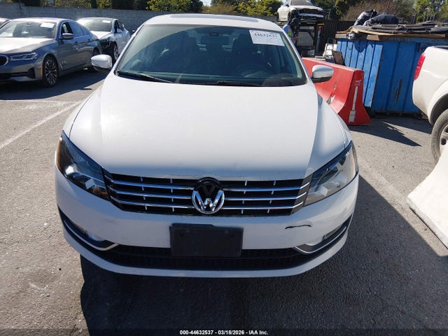 Продажа на аукционе авто 2015 Volkswagen Passat 1.8t Sel Premium, vin: 1VWCT7A35FC055425, номер лота: 44632537
