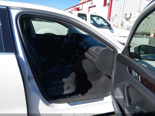 Продажа на аукционе авто 2015 Volkswagen Passat 1.8t Sel Premium, vin: 1VWCT7A35FC055425, номер лота: 44632537
