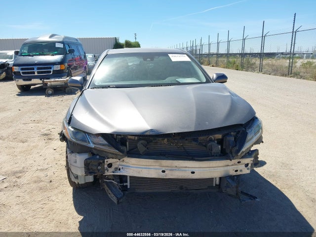 4T1B11HK9JU008119 Toyota CAMRY SE