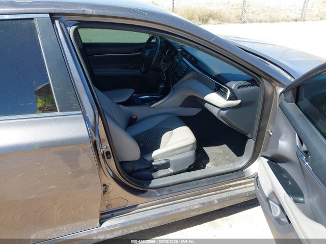4T1B11HK9JU008119 Toyota CAMRY SE