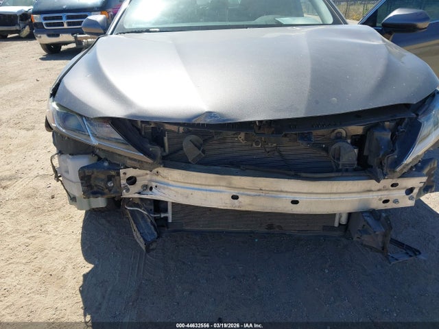 4T1B11HK9JU008119 Toyota CAMRY SE