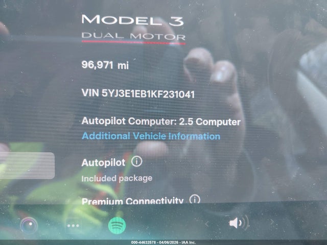 44632578 :رقم المزاد ، 5YJ3E1EB1KF231041 vin ، 2019 Tesla Model 3 Long Range/performance مزاد بيع