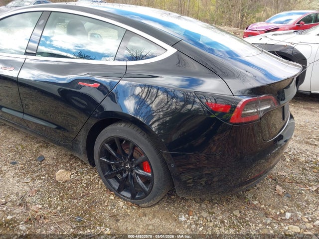 44632578 :رقم المزاد ، 5YJ3E1EB1KF231041 vin ، 2019 Tesla Model 3 Long Range/performance مزاد بيع