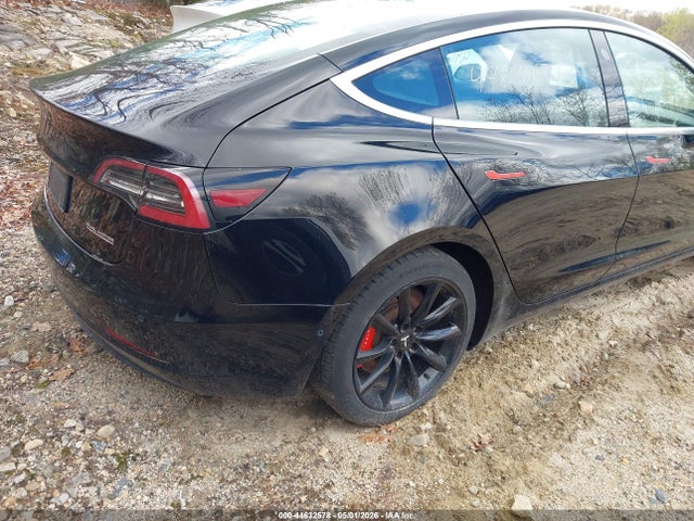 44632578 :رقم المزاد ، 5YJ3E1EB1KF231041 vin ، 2019 Tesla Model 3 Long Range/performance مزاد بيع