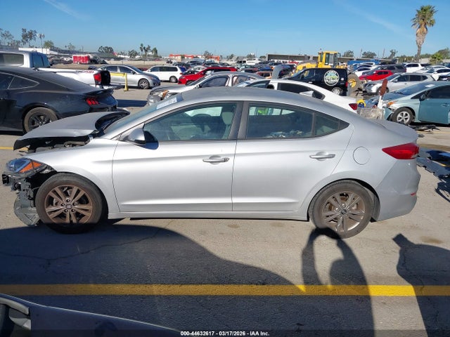 Продажа на аукционе авто 2018 Hyundai Elantra Sel, vin: 5NPD84LF5JH307377, номер лота: 44632617
