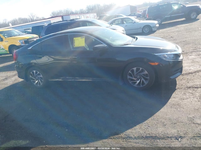 Продажа на аукционе авто 2018 Honda Civic Ex, vin: 2HGFC2F73JH563043, номер лота: 44632651