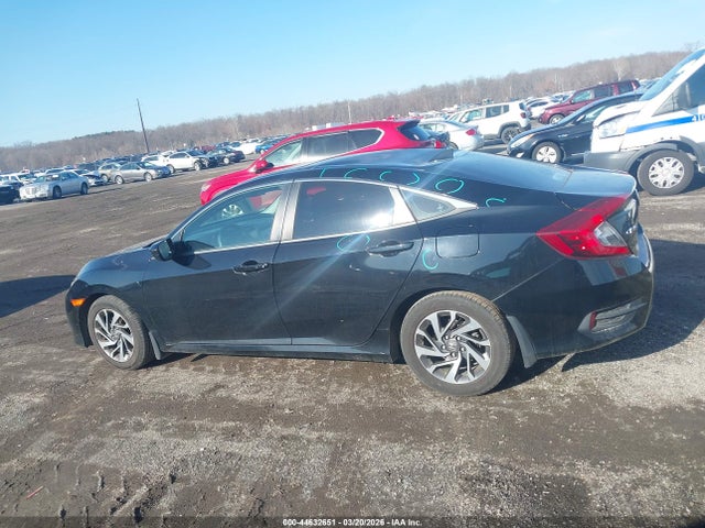 Продажа на аукционе авто 2018 Honda Civic Ex, vin: 2HGFC2F73JH563043, номер лота: 44632651