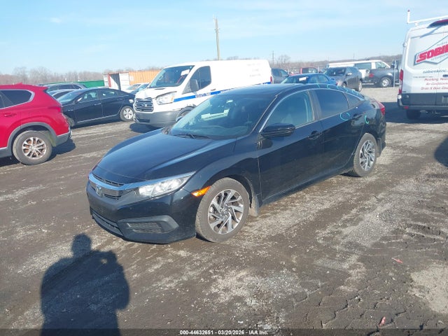 Продажа на аукционе авто 2018 Honda Civic Ex, vin: 2HGFC2F73JH563043, номер лота: 44632651